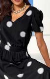 Šifónové šaty s bodkovanou potlačou Ashley Brooke, čierno-kremová
