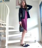 Saténové šaty s potlačou Tommy Jeans, čierno-ružové