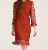 Háčkované šaty s volánmi Ashley Brooke, tehlovo-červená